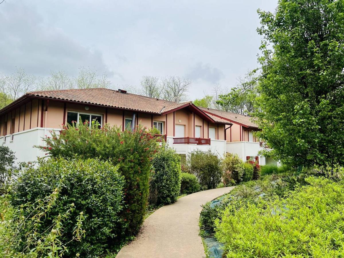 Appartement F2 A Cambo-Les-Bains Avec Piscine, Proche Thermes, Terrasse Et Parking - Fr-1-495-36 Zewnętrze zdjęcie